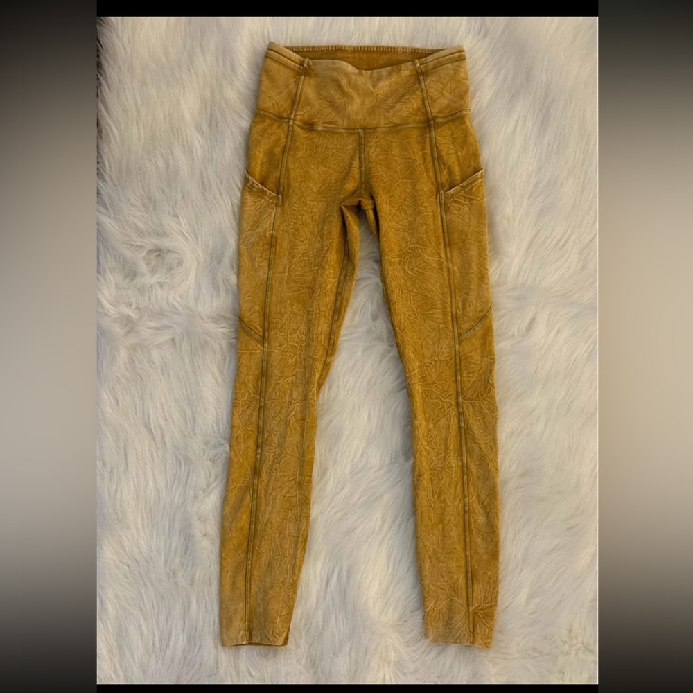 lululemon Fast and Free High Rise Tight Yellow
Tiedye leggings size 4